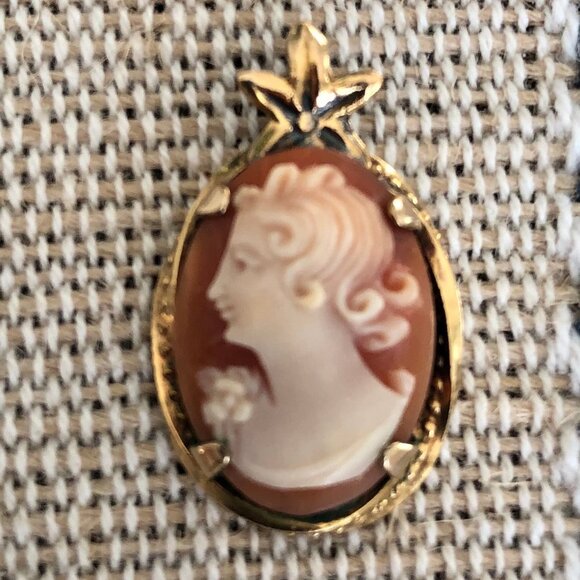 Vintage Cameo Pendant w 4 Prongs Gold Metal Setting Size OS - Picture 5 of 9